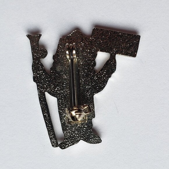 Ski Kimberley Enamel Brooch Lapel Pin - Picture 2 of 2